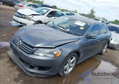 2012 Volkswagen Passat 2.5L Se z USA, uszkodzony, nr VIN 1VWBP7A31CC109945